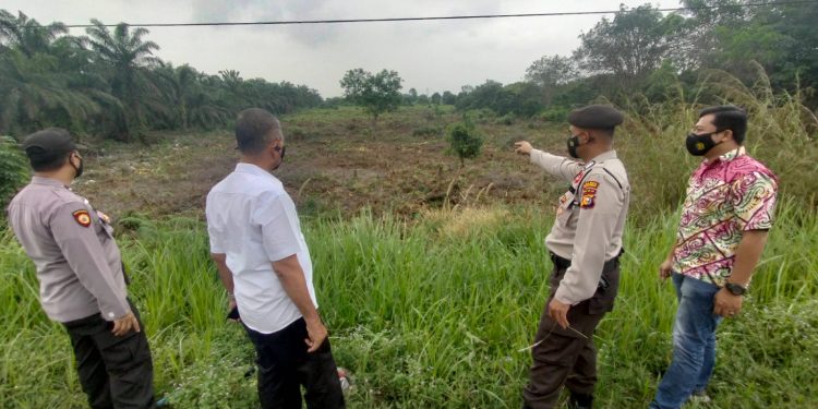 Polsek Pangkalan Kerinci Monitoring Lahan Rawan Karhutla di Tanjung Raya