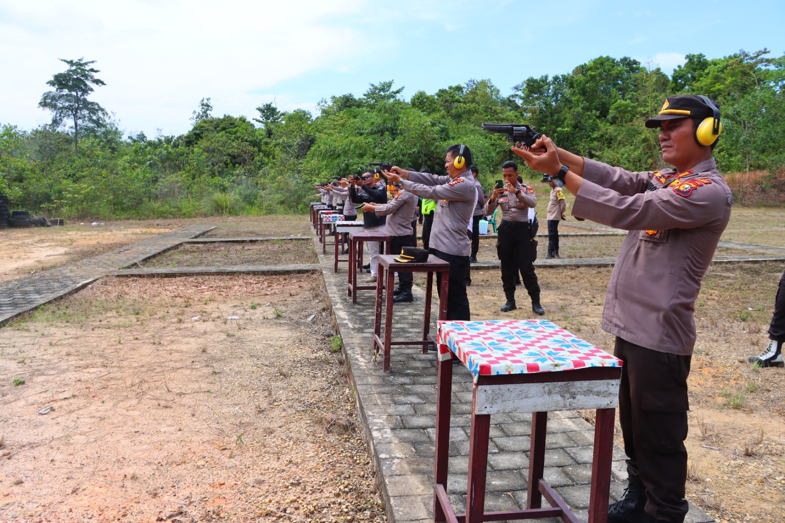 Meriahkan Hari Bhayangkara, Polres Inhu Gelar Lomba Menembak