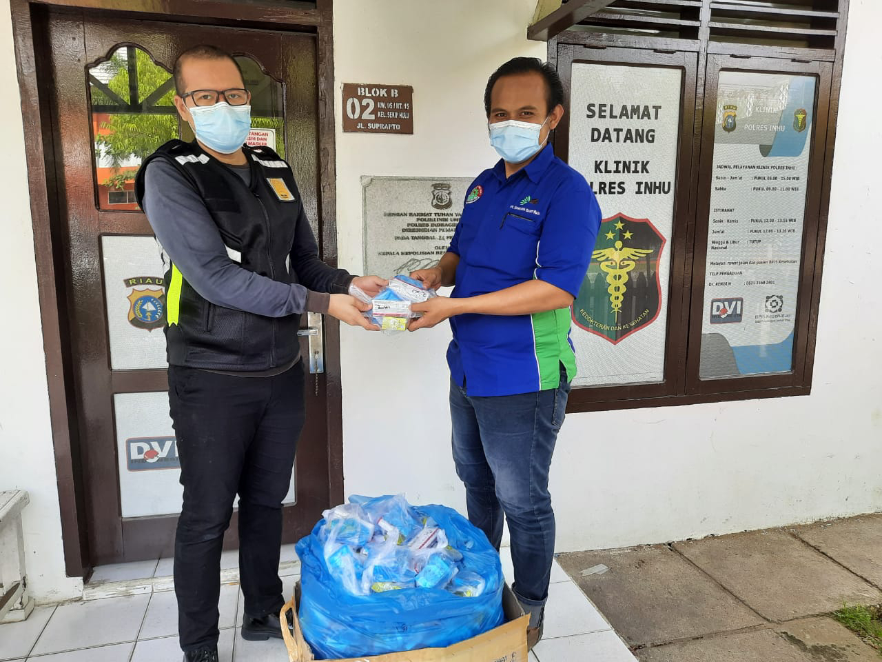 Melalui Klinik Polres Inhu, PT SSR dan SIR Donasikan Obat-Obatan Bagi Pasien Covid 19
