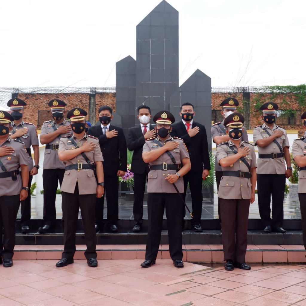 Usai Ziarah Dimakam Pahlawan Kesuma Bakti, Kapolres Rohil Kunjungi Rumah Almahrum Anggota Polri
