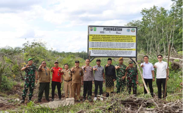 Polres Dumai Bersama Forkopimda Gencarkan Sosialisasi Karhutla Melalui Pemasangan Plang Peringata