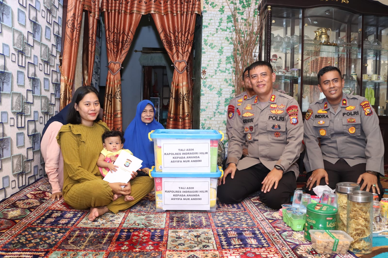 Kapolres Inhil Beri Santunan kepada Keluarga Korban Kecelakaan Speedboat Evelyn Calisca 