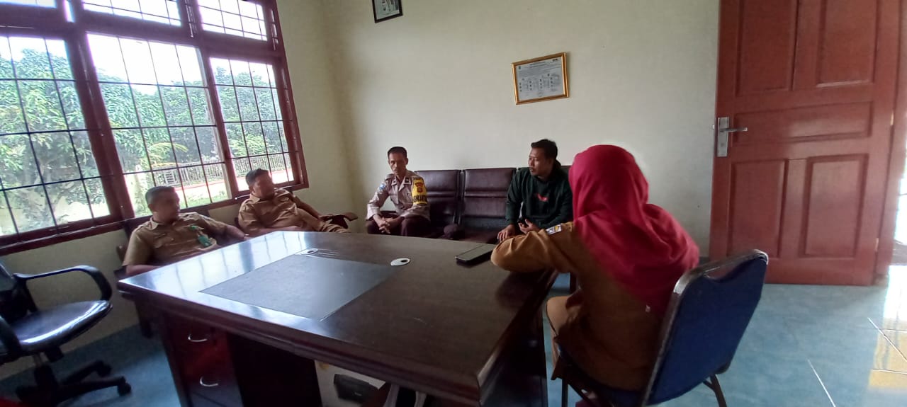 Polsek Teluk Meranti Hadiri Rapat di Kelurahan