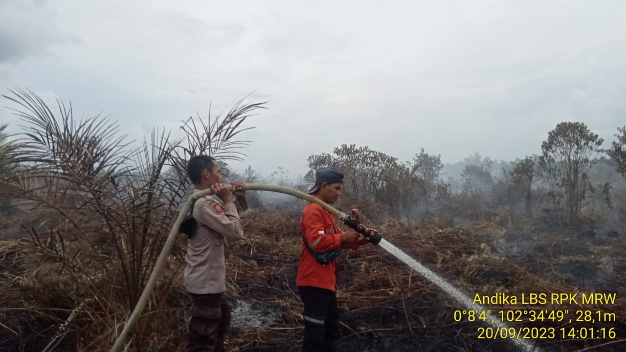 Polsek Teluk Meranti Bersama RPK Arara Abadi daan Masyarakat Lakukan Pengecekan Karhutla