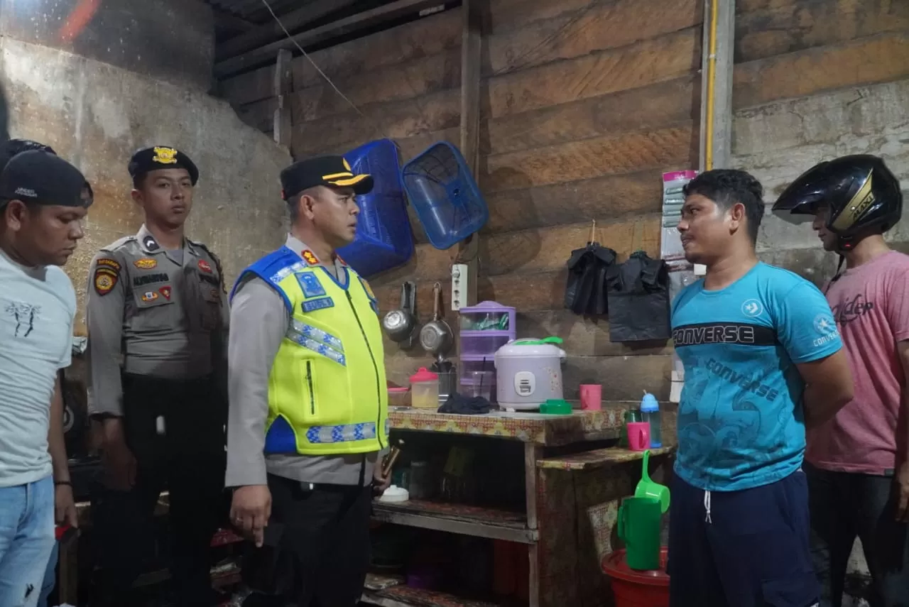 Patroli Skala Besar Amankan Sejumlah Orang Dan Miras, Kapolres Rokan Hulu Kembali Himbau Kamtibmas Bulan Suci Ramadhan