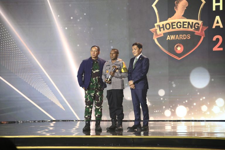 Sosok Polisi Tapal Batas dan Pedalaman “Hoegeng Awards 2024”, Bripka Septinus Arui Raih Penghargaan