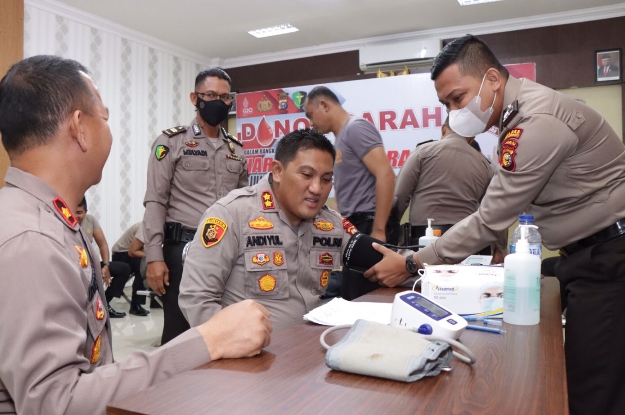 Peringati Hari Bhayangkara ke-76, Ratusan Personil Polres Meranti Ikut Aksi Donor Darah