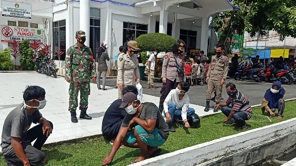 Polsek Bangko Tindak 48 Pelanggar Protkes Dan Siap-siap Mendapat Denda