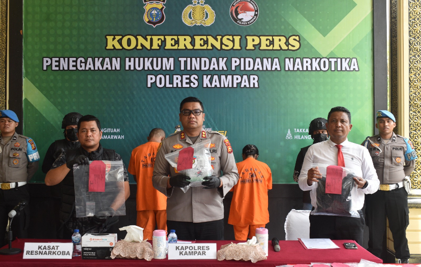 Polres Kampar Ekspos Penangkapan Dua Pelaku Narkoba Dengan BB 1 Kg