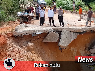 Longsor Jalinprov Riau - Sumbar KM 37 Di Rokan IV Koto, Sigap Kasat Lantas Polres Rohul Turun Ke Lokasi