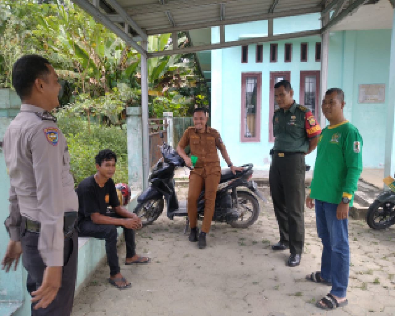 Bhabinkamtibmas Desa Muda Setia Polsek Bandar Sei kijang sambang warga sampaikan pesan Kamtibmas
