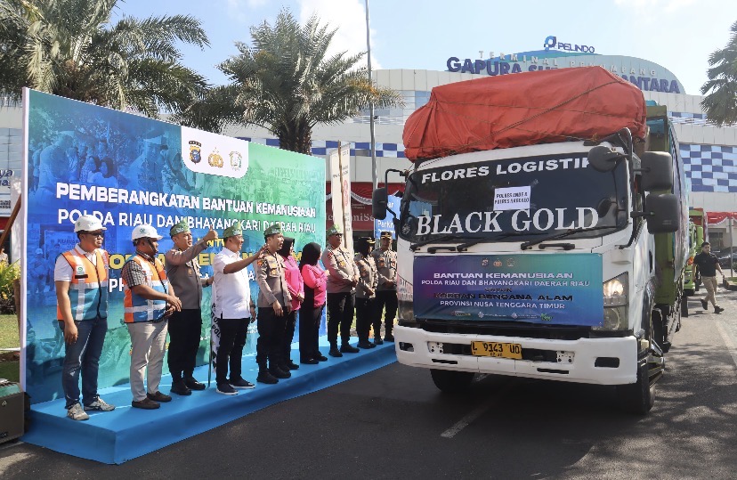 Dari Bumi Lancang Kuning, 60 Ton Bantuan Polda Riau Dikirim untuk Korban Bencana NTT
