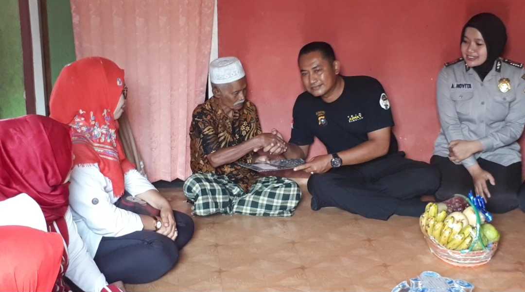 Tim Jumat Barokah Polresta Pekanbaru Kunjungi Veteran