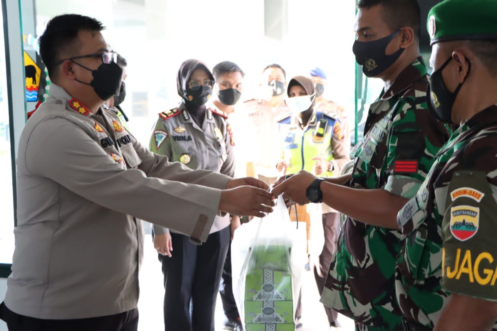 Kunjungi Makodim 0322 Siak Pererat Silaturahmi, Polres Siak Bagikan Menu Buka Puasa