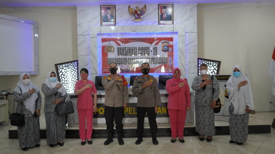 Bhayangkari Polres Pelalawan Ikuti Vaksinasi Covid-19