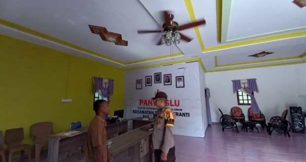 Polsek Teluk Meranti Patroli Kantor Panwascam dan PPK Kecamatan