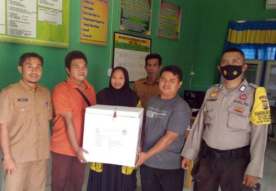 Polsek Bunut Kawal Pendistribusian Surat Suara Pilkades