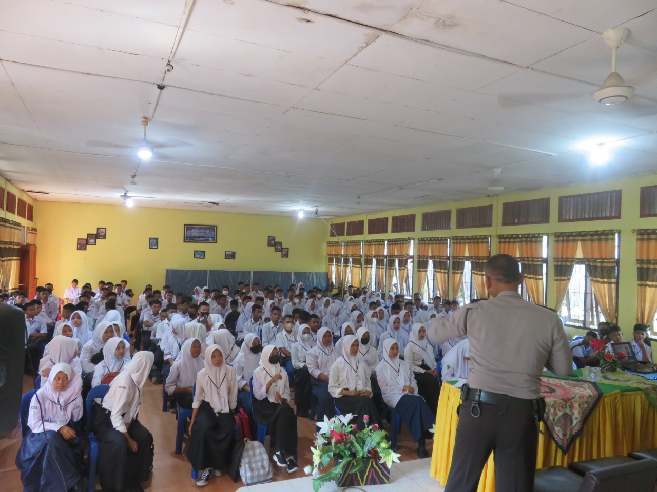 Polsek Tebingtinggi Sosialisasikan Bahaya Narkoba kepada Siswa SMKN 1 Selatpanjang