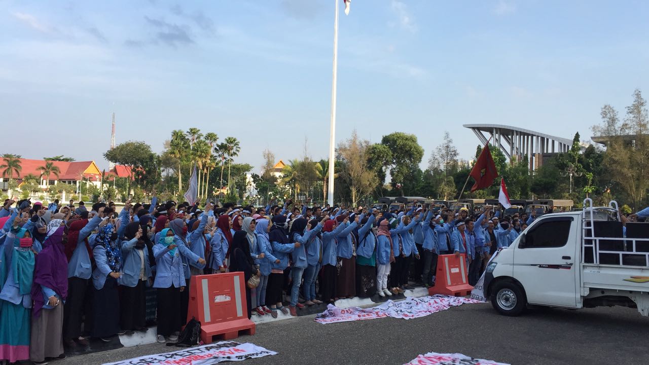 Aliansi Riau Menggugat BEM Se Kota Pekanbaru Di Kantor Pertamina