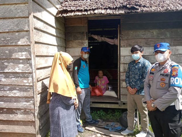 Propam Polres Meranti Salurkan Sembako Kepada 5 Warga Kurang Mampu Di Tebingtinggi Barat