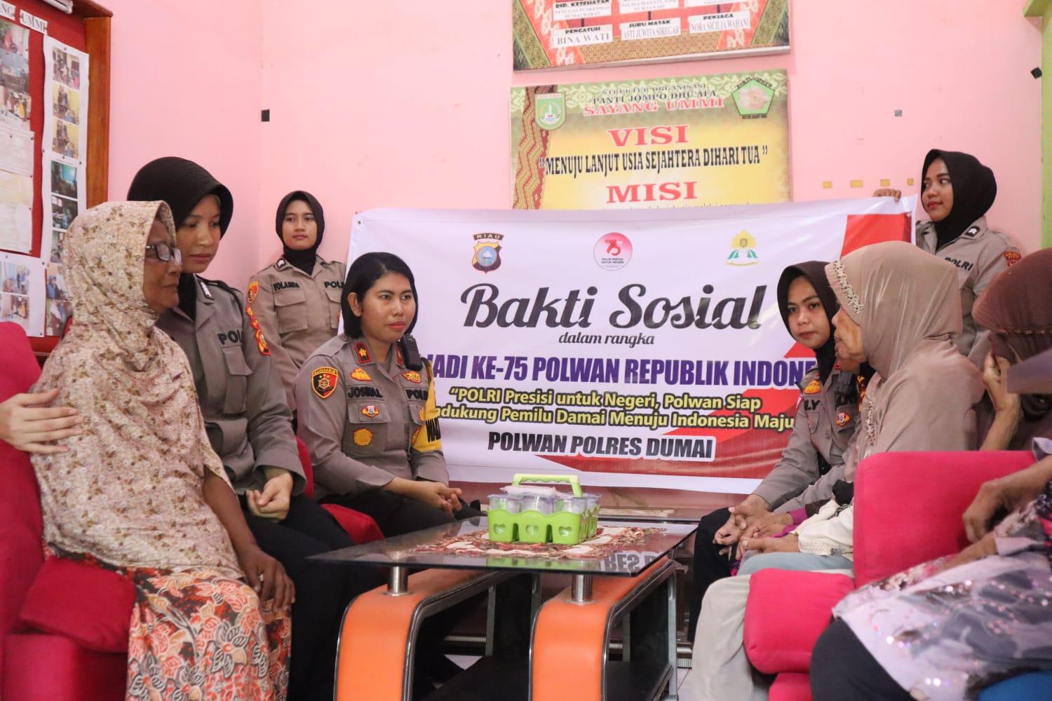 Polwan Polres Dumai Bakti Sosial Kepada Panti Jompo