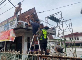 Aksi Heroik Bripka Erri Sembiring Menyelamatkan Seorang Korban Yang Tersengat Arus Listrik