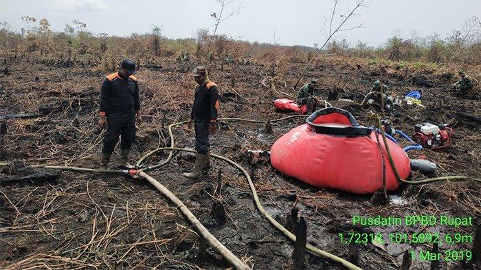 Sepuluh Unit Mesin Pemadam Kebakaan Diturunkan Polda Riau Dilokasi Titik Api