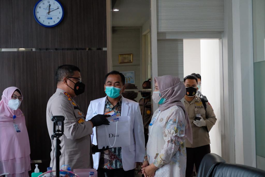 Inspeksi Ke RS Aulia Pekan Baru, Kapolda Riau Turun Langsung Periksa Penanganan Pasien Covid-19