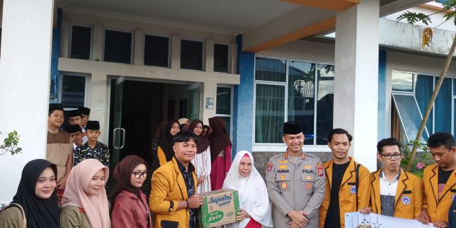 Puluhan Mahasiswa Bersama Kapolres Inhu “Geruduk ” Panti Asuhan