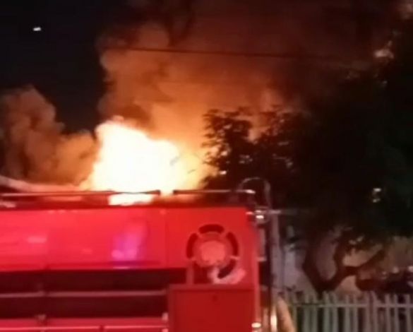 Akibat Arus Pendek, Rumah Tidak Berpenghuni di Pekanbaru Terbakar