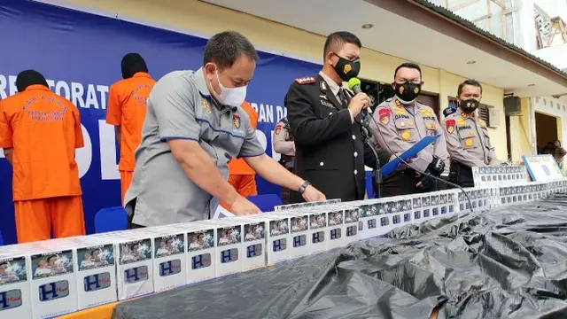 PNS Pelabuhan Bantu Penyelundupan Rokok Tanpa Cukai