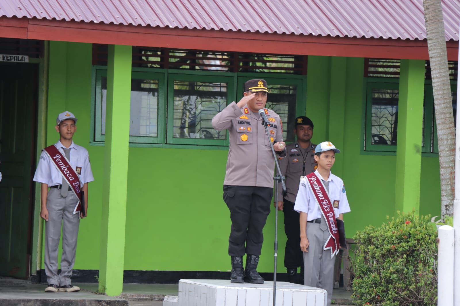 Pimpin Upacara Senin di SMAN 2 Tebingtinggi, Kapolres Meranti Berikan Berbagai Motivasi kepada Siswa 