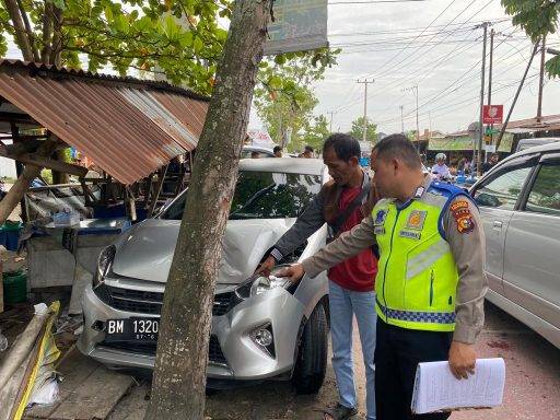 Jalan Kaki dengan Anak, Ibu di Pekanbaru Tewas Ditabrak Mobil