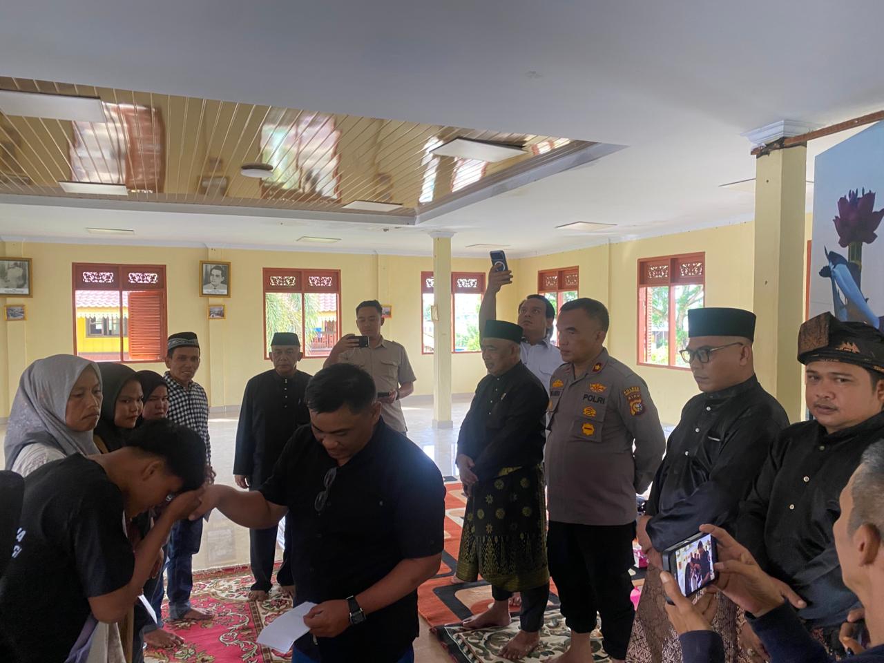 Berkolaborasi Dengan LAMR Kab Inhu, Polsek Pasir Penyu Selesaikan Perkara Pencurian Melalui RJ