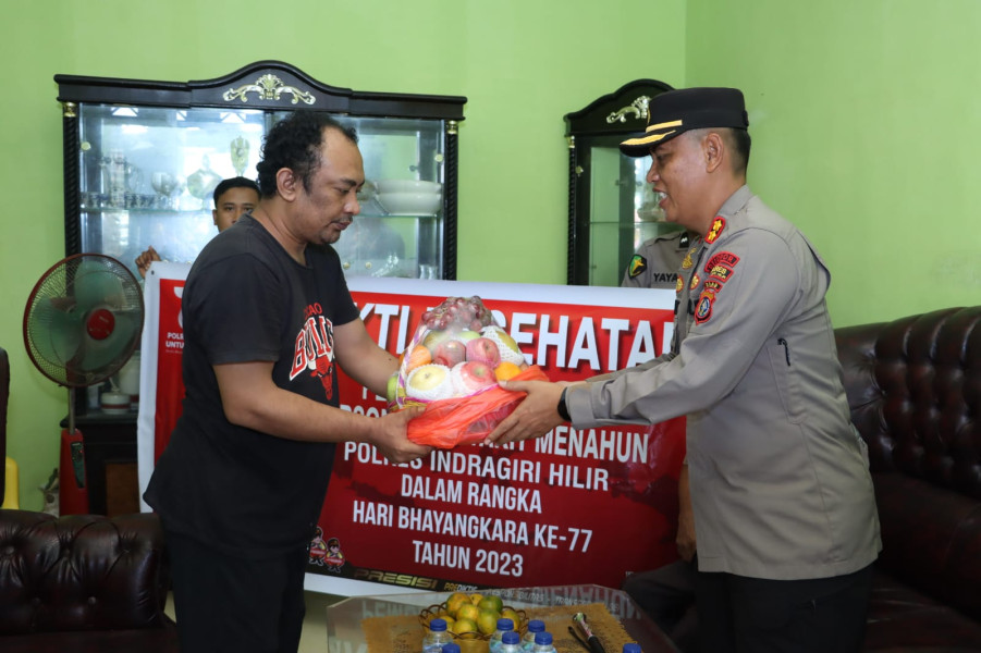 Polres Inhil Gelar Bhakti Sosial Bagi Personel Yang Sakit Menahun