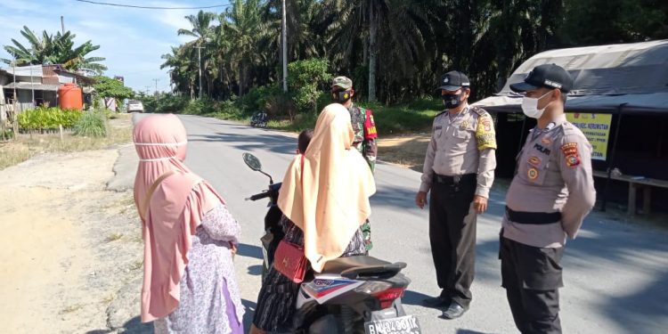 Cegah Penyebaran Covid-19, Polsek Kerumutan Kembali Sosialisasikan Prokes Ke Warga