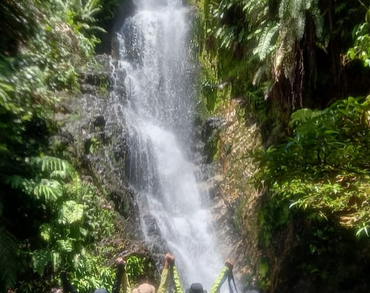 Team Bhayangkari Polres Kampar Kunjungi Spot Air Terjun Tambang Murai di Wilayah XIII Koto Kampar