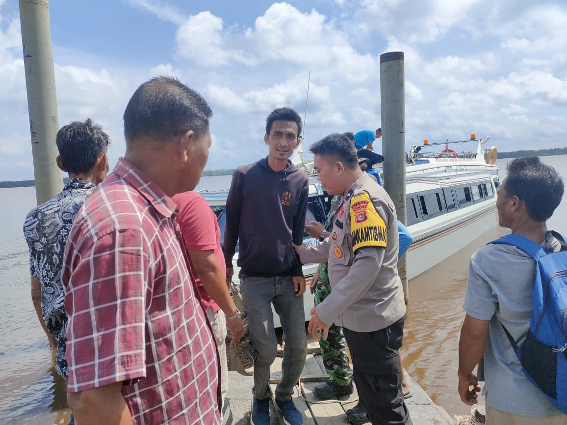 Sinergitas TNI-POLRI, Polsek Teluk Meranti Patroli di Pelabuhan