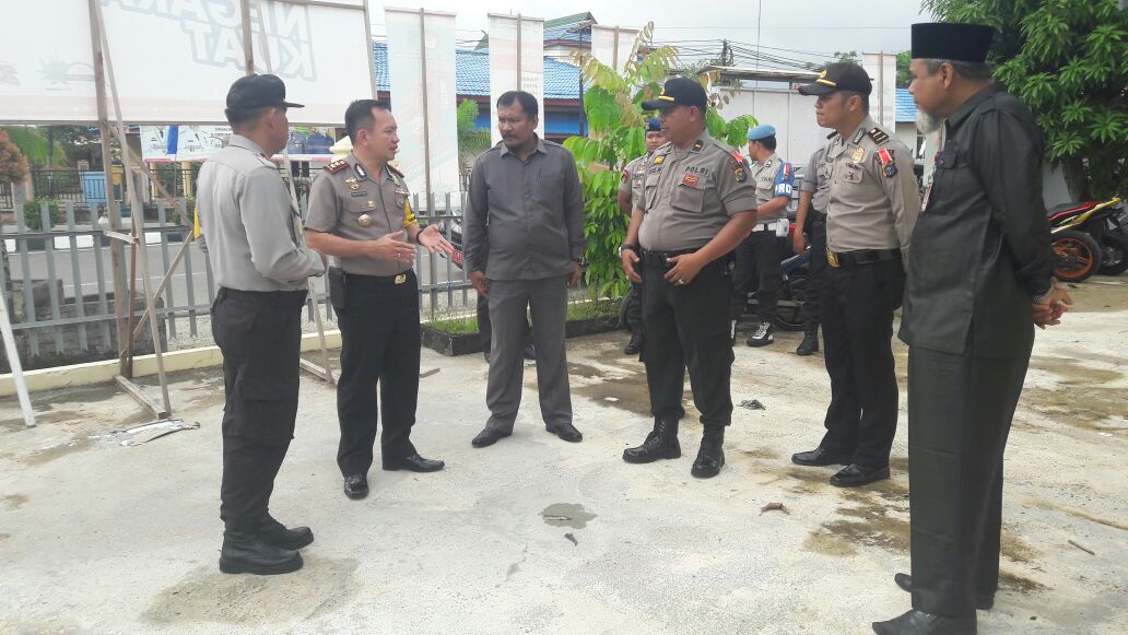 Kapolres Inhil Tinjau Langsung Kesiapan Personil Pengamanan di Kantor KPUD 