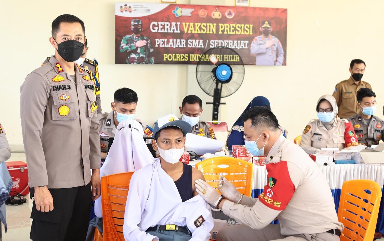 Tinjau Vaksinasi Pelajar Tahap II, Ini Harapan Kapolres Inhil
