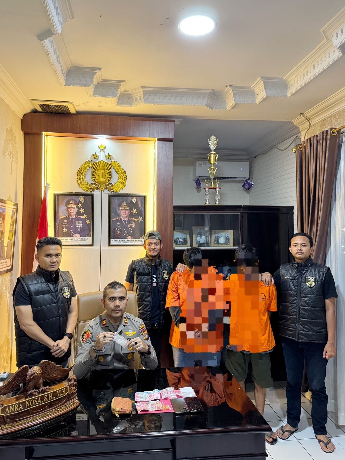 Mengepak Paketan Diduga Narkotika, Dua Pria Disergap Tim Gabungan Sat Reskrim Narkoba Polsek Bukit Kapur