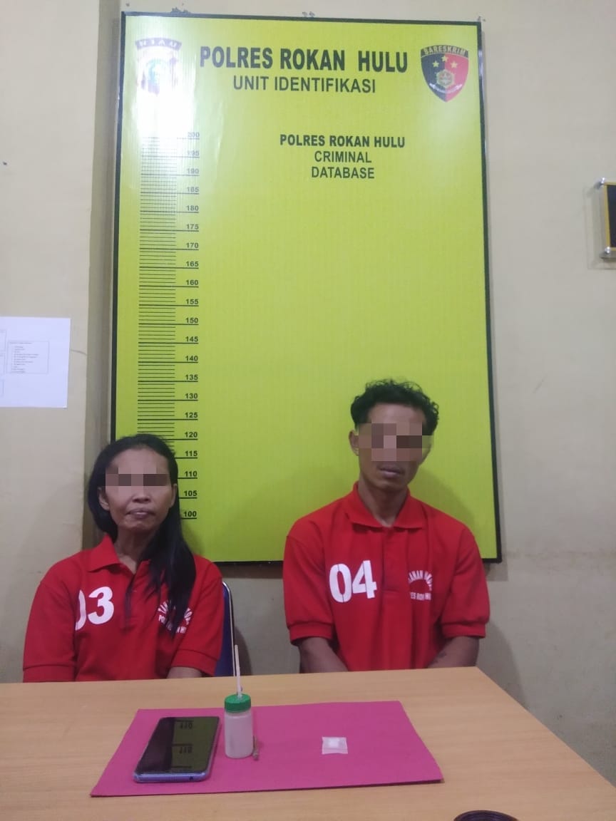 Asik Nikmati Sabu, Sepasang Tersangka Dikurung Personil Satnarkoba Polres Rohul