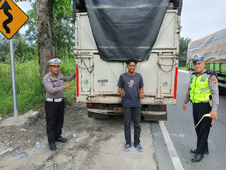 Cegah Lakalantas, Polisi Pasang Scotlite Pencegahan di Jalan Lintas Timur