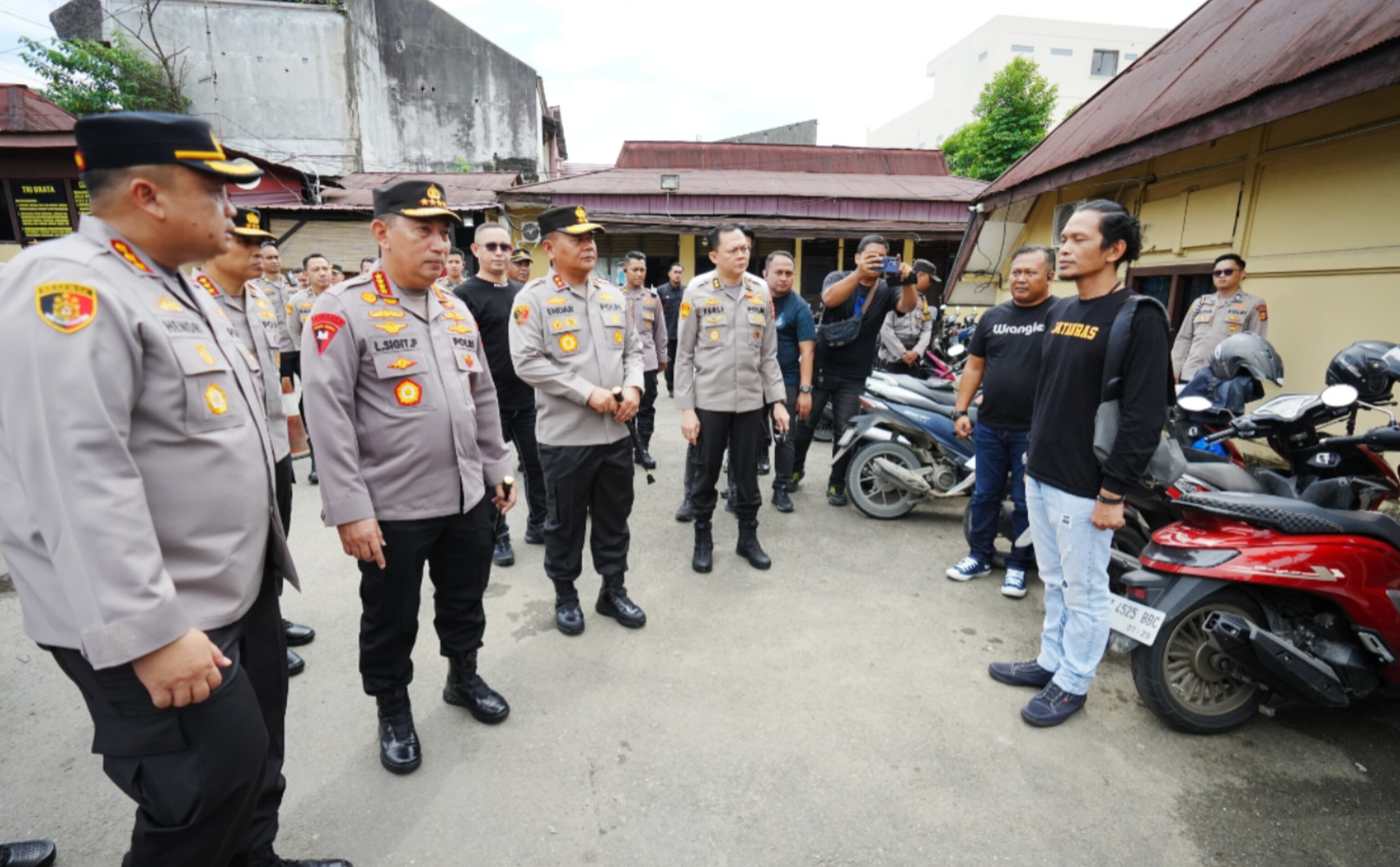Sidak Polsek Samarinda Kota, Kapolri Tekankan Berantas Premanisme-Optimalkan Pelayanan