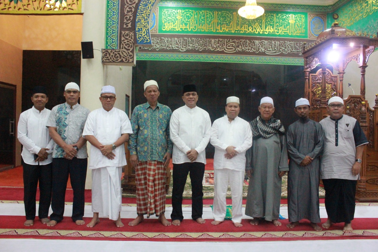 Kapolda Riau Bersama Bupati Kepulauan Meranti Solat Subuh Berjemaah Dimasjid Darul Ulum Selatpanjang