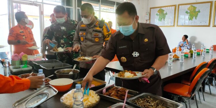 Tingkatkan Sinergitas, Kapolres Kampar Bersama Bupati dan Dandim Ramahtamah di Kantor BPBD Kampar