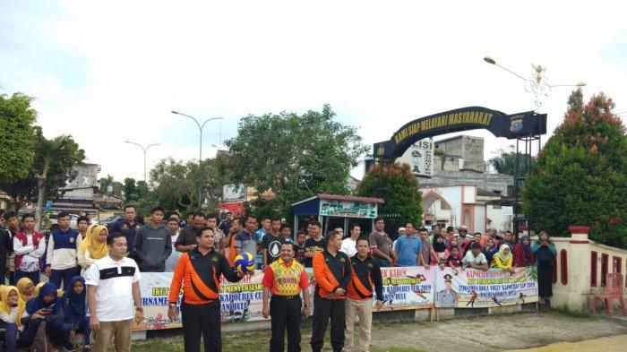 Kapolres Rokan Hulu Servis Perdana Dalam Turnamen Volly Kapolres Cup 2019
