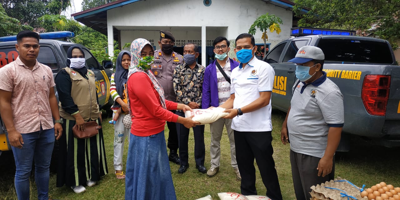 Dukung Sosial Distancing, Polres Kampar Inisiasi Insan Pers dan Mahasiswa Bantu Warga Kurang Mampu