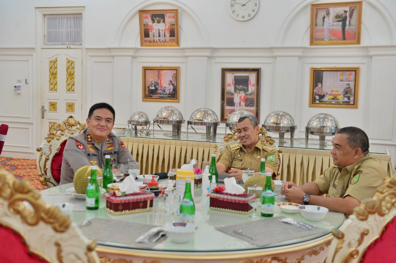 Silaturahmi Kapolda Riau Irjen Muhammad Iqbal, Disambut Hangat Gubernur Riau Syamsuar