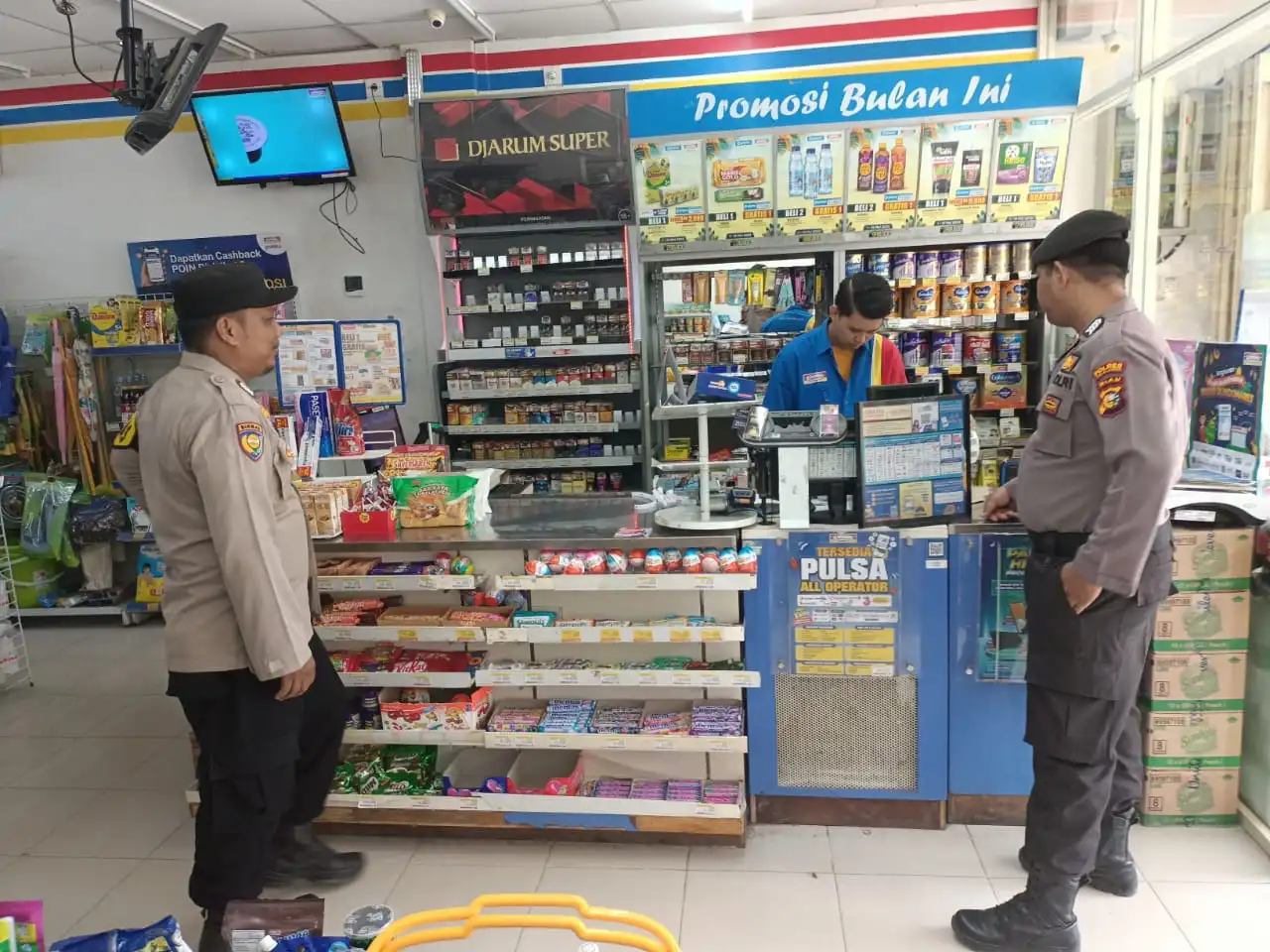 Pastikan Aman, Polsek Kerumutan Sambangi Pusat Perbelanjaan